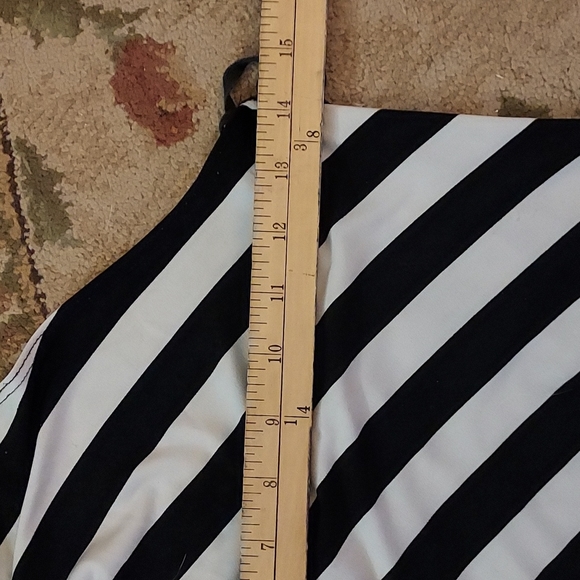 White crop jeans and halter top - Picture 10 of 11